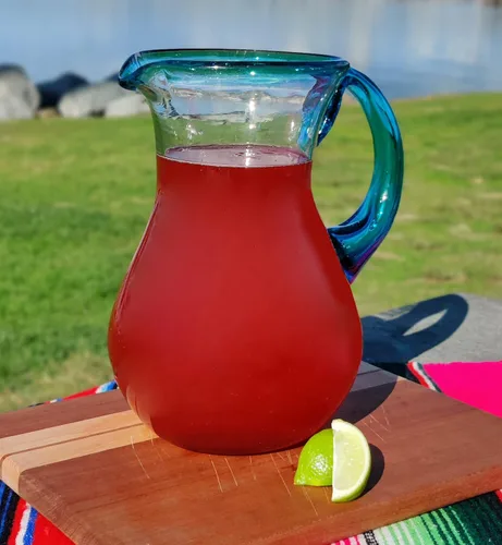 Vista 4 de Jarra mexicana de vidrio soplado a mano, borde y mango Aqua (84 oz)