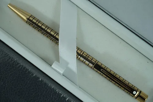 Vista 3 de Sheaffer Cross Rare Made in the USA Signature Targa Diamond Medici Crosshatched Bolígrafo de barril de oro de 22 quilates y diario a juego