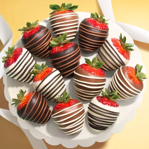 Vista 3 de Fresas cubiertas de chocolate, 12 delicias oscuras/leche/blanca