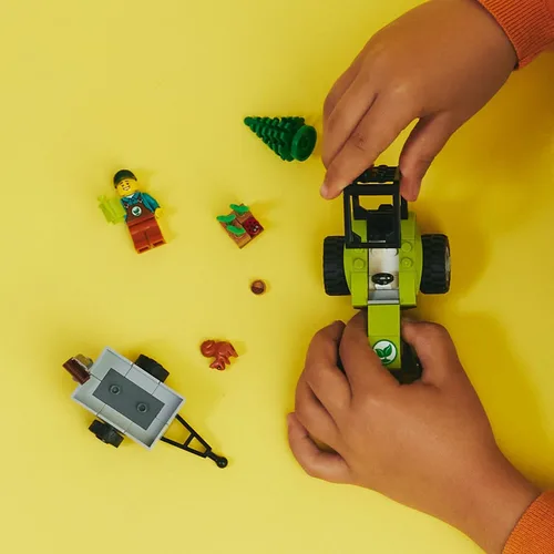 Vista 3 de Lego 60390 City Great Vehicles Park Tractor Farmhouse Toy Kit de construcción con animales de juguete, incluye minifigura, a partir de 5 años, idea