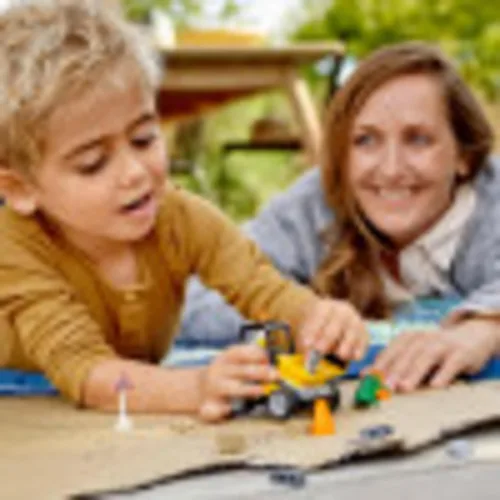 Vista 3 de LEGO City Roadwork Truck 60284 Kit de construcción de juguete; juego de construcción de obras viales geniales para niños, nuevo 2021 (58 piezas)