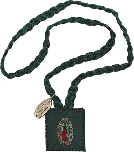 Vista 5 de Collar tradicional de nailon verde con escapulario católico Nuestra Señora de Guadalupe con bordes cosidos, collar tradicional de oración cristiana