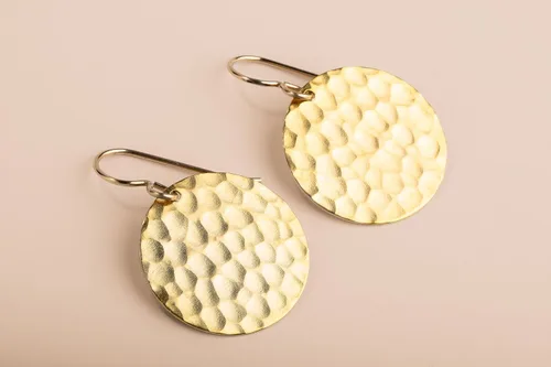 Vista 19 de Aretes colgantes grandes con disco circular martillado en plata, oro u oro rosa