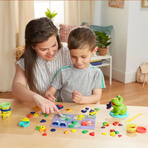 Vista 9 de Play-Doh Frog 'n Colors - Juego de iniciación con tapete de juego, juguetes preescolares para niñas y niños de 3 años en adelante, juguete de rana