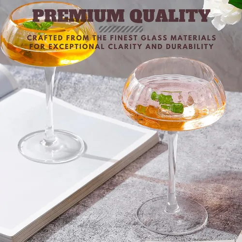 Vista 2 de Lysenn Juego de Copas Coupe de 4 - Copas de Martini Premium Sopladas a Mano - Perfectas para Cóctel y Champán – 8.45 oz, Transparentes Elegant