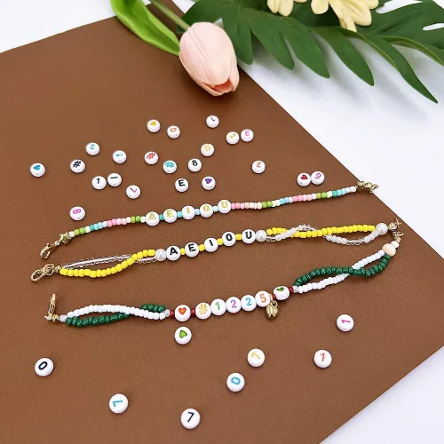 Vista 5 de MIIIM 1200 piezas cuentas de números para pulseras, cuentas de números redondas de 4x7mm 0-9 para dígitos de teléfono, llaveros, collares