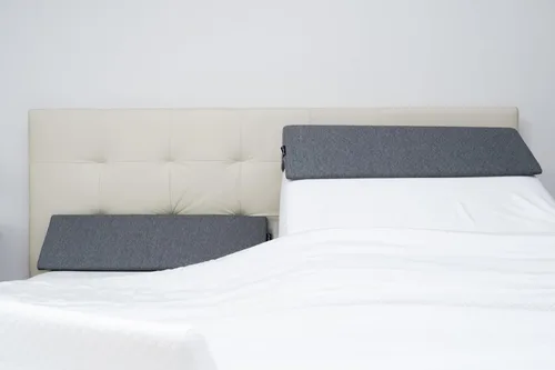 Vista 9 de XetraDesign Juego de almohadas de cuña de cama para espacio de cabecero de hasta 7 pulgadas, relleno de hueco triangular para cama, relleno