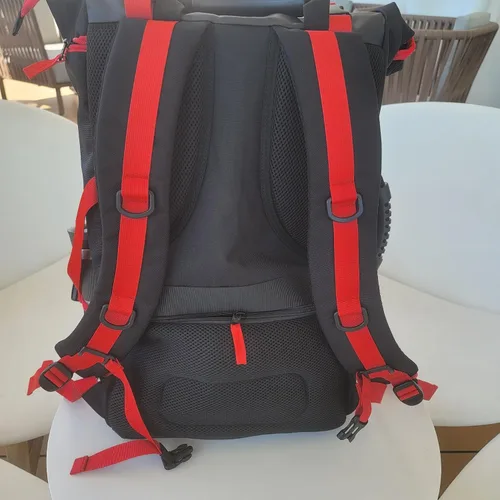 Vista 2 de BABA Mochila, Negro y rojo, Estilo moderno