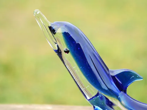 Vista 7 de Figura de delfín de cristal azul de 5 pulgadas, miniatura soplada a mano estilo Murano, adorno de animales marinos para tanque de acuario, estante