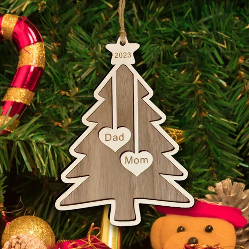 Vista 21 de Adorno de Navidad familiar personalizado 2023, adornos de madera para árbol de Navidad con cuerda pequeña, de 1 a 10 nombres personalizados