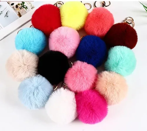 Vista 2 de Bonito llavero de pompón de piel de conejo sintético, coloridos pompones de felpa suave, llavero de coche, bolso y bolso