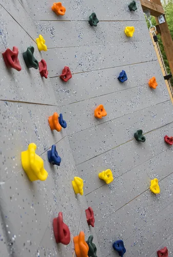 Vista 2 de Squirrel Products Soportes de escalada en roca para niños, rocas de escalada extra grandes de lujo con accesorios de montaje – DIY pared de roca