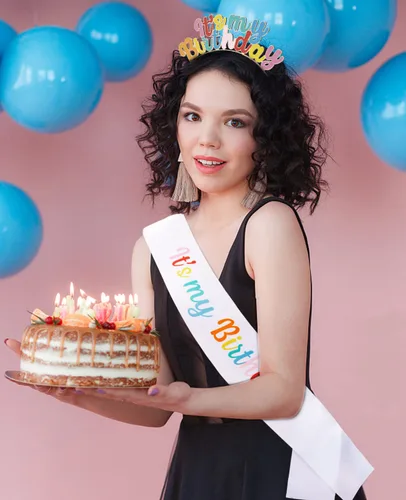Vista 3 de Corona de cumpleaños para niñas, lindo juego de banda y tiara para mujer, decoración de diadema para regalos
