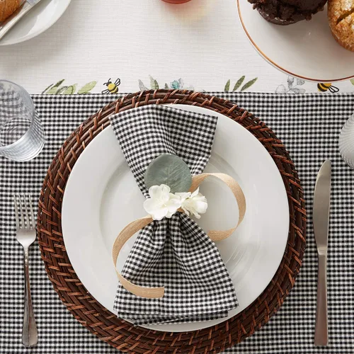 Vista 3 de DII Bumblebee Checkered Kitchen Collection, juego de manteles individuales reversibles, 13x19, Bee Kind Gingham, 4 piezas