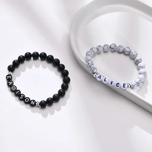Vista 3 de MEALGUET Pulsera de cuentas con nombre personalizado hecha a mano con nombre inicial del alfabeto, letra de la palabra de la letra negra mate