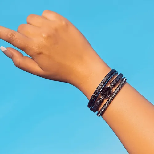 Vista 2 de FANCY SHINY - Pulsera de cuero estilo bohemio, pulsera de cuentas de cristal con cierre magnético, regalos de joyería para mujer Negro