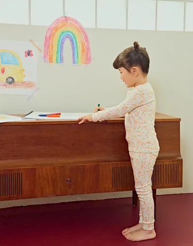 Vista 5 de moimoln Pijama de algodón suave para bebés y niñas pequeñas con estampado de flores modales, manga larga, ajuste ceñido