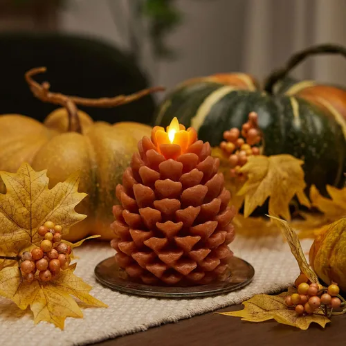 Vista 2 de Luminara Vela sin llama de pino con forma de piña: acabado Adobe con aspecto de tiza, cera real sin perfume, velas LED, funciona con batería