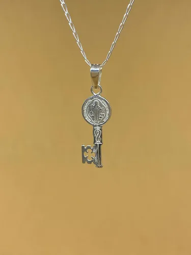 Vista 2 de Los Tesoros de Claudia, Colgante de plata 925 de San Benito para mujeres y hombres, incluye un collar de plata de 17.7 pulgadas. Medalla