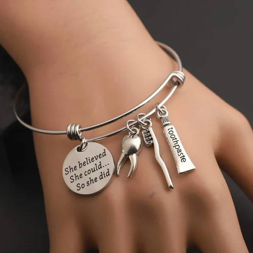 Vista 2 de Lywjyb Birdgot Denist regalo dental regalo futuro dentista regalo de graduación regalo She Believed She Could So She Did Llavero nuevo regalo
