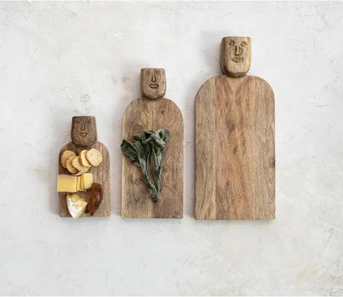 Vista 3 de Cortadora compacta de queso de madera de mango tallada a mano y tabla de cortar con diseño de mango facial y acabado peinado, natural