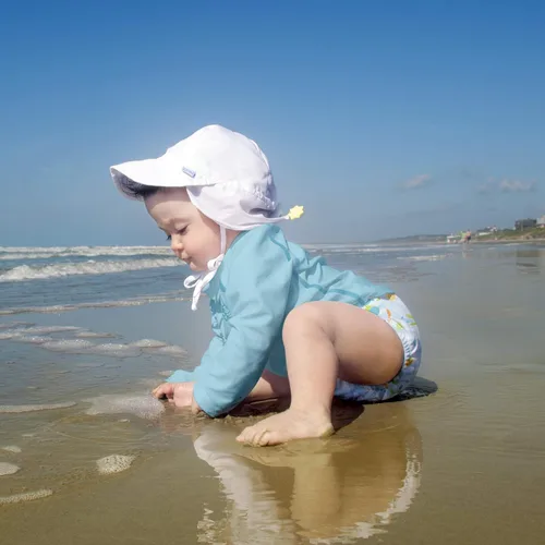Vista 2 de green sprouts Sombrero de natación con solapa para bebé