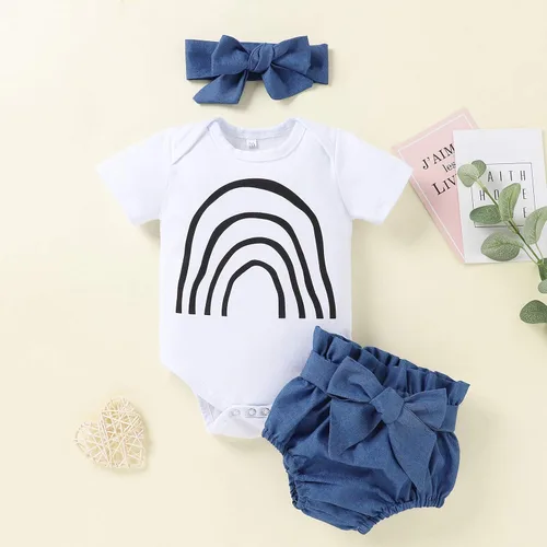 Vista 2 de Shan-S Conjunto de 4 piezas de mameluco de manga corta para bebés recién nacidos con lazo de mezclilla pantalones de flores y diademas
