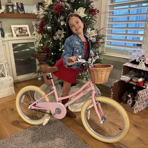 Vista 7 de Petimini Vintage Kids Bike for Girls, 12–20 Inch Classic Bicycle with Wicker Basket & Bell, High Tensile Steel Frame, Training Wheels (12–18”), 85%