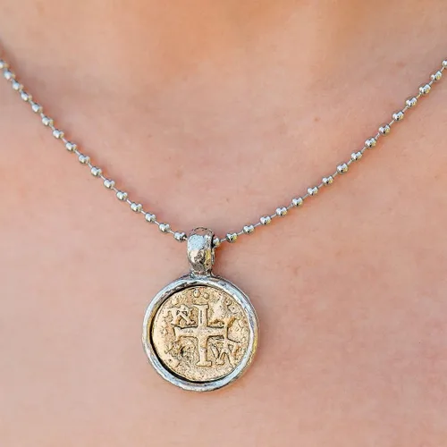 Vista 4 de Lizzy James Collar de acero inoxidable ajustable con cruz de oro vintage, Metal, no conocido