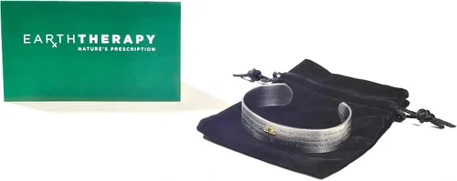 Vista 2 de Serenity brazalete con grabado de cruz y plegaria, enchapado en oro
