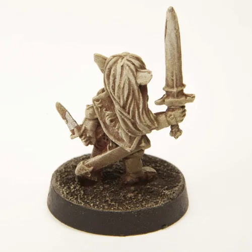 Vista 5 de Stonehaven Female Gnome Paladin Miniature - Lead-Free Pewter Figure, 28mm Scale, Unpainted, Made in USA