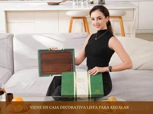 Vista 3 de AZRHOM Tabla de cortar de madera de nogal, tablas de cortar pequeñas de madera de 12 x 8 pulgadas con ranura profunda para jugo y mango lateral