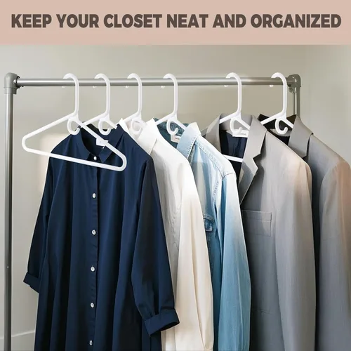 Vista 5 de Paquete de 10 perchas de plástico blanco de calidad, paquete múltiple súper resistentes para ropa, perchas de ropa estándar gruesas y fuertes