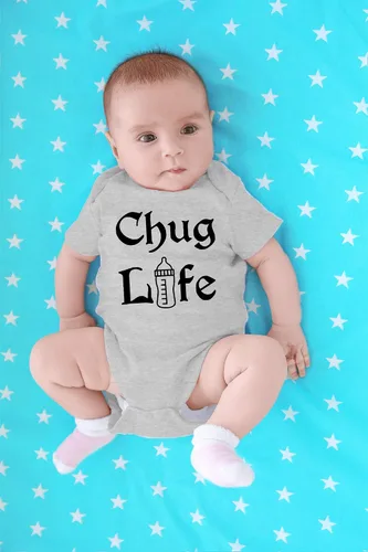 Vista 4 de CBTwear Chug Life - Ropa de bebé - Divertidos trajes para recién nacidos para bebés