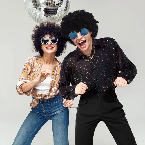 Vista 8 de Eurzom Conjunto de disfraz de discoteca que incluye camisa brillante con pantalón para hombre, peluca afro, collar, lentes de sol para fiesta
