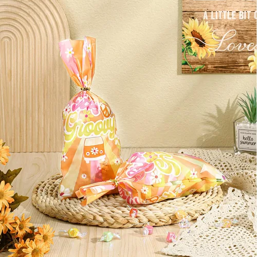 Vista 5 de Epakh 100 bolsas de recuerdo de fiesta de estilo hippie, bohemio, retro, con margaritas y 150 lazos dorados para niñas, cumpleaños de los años 60