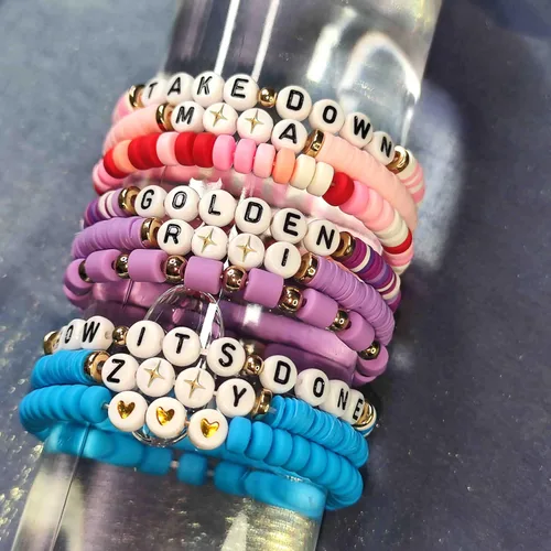 Vista 5 de Anime Necklace Set Inspired Merch Bracelet Gold star-shaped brooch Cosplay Gift Women Men 3piezas pulsera