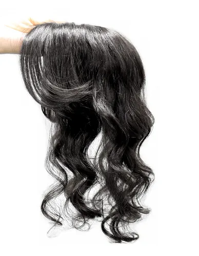 Vista 2 de Peluca de cabello humano rizado tipo tupé para mujer con flequillo lateral/flecos que añaden volumen al cabello, base de seda de 5 x 5 pulgadas