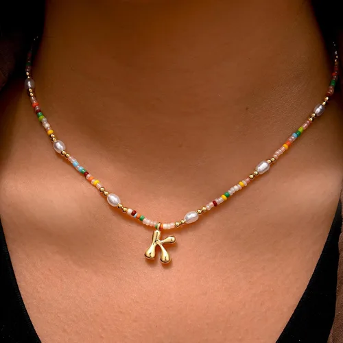 Vista 2 de Ritach - Regalos de Navidad para nietas, adolescentes y niñas, collar con inicial de perlas de colores claros, collar con dije de burbuja dorada