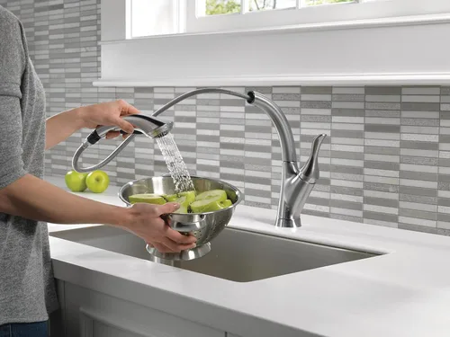 Vista 2 de Delta Faucet Linden 4153-AR-DST - Grifo para fregadero de cocina con pulverizador extraíble, acero inoxidable ártico