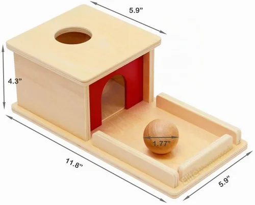 Vista 6 de Montessori, caja de permanencia de objetos con charola y pelota.