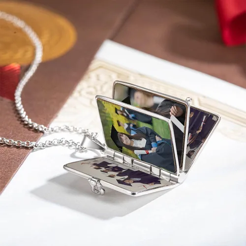 Vista 3 de AILIN Collar de graduación personalizado para mujer, 4 fotos, medallón de graduación de clase de 2023, regalo conmemorativo para su novia, hija