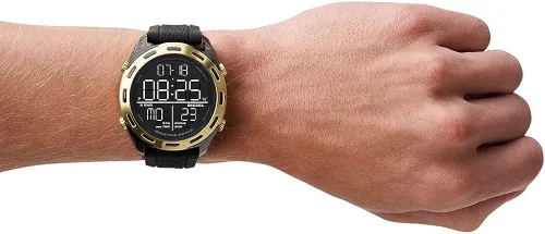 Vista 2 de Diesel Crusher Digital para hombre tamaño de caja de 1811in reloj de nailon dorado correa Oro Correa
