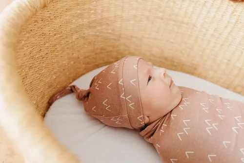 Vista 5 de Copper Pearl - Gorro de bebé con nudo superior elástico suave Rocky