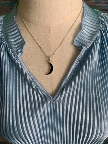 Vista 6 de Collar con colgante de luna creciente oscura de plata de ley de 18 pulgadas de ónix negro creado, Plata esterlina, ónix sintético