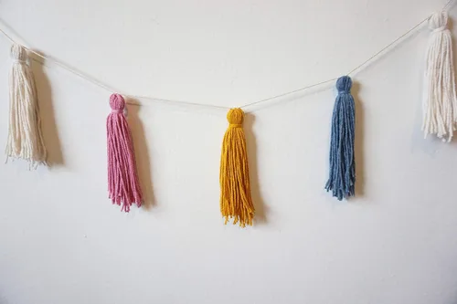Vista 2 de Colorful Yarn Tassel Garland Banner Decoration