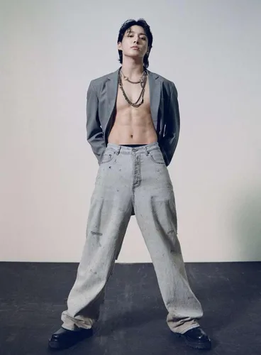 Vista 7 de BTS Jungkook Golden 1st Solo Álbum Estándar Versión Sólida CD+1p Póster plegado en paquete+64p PhotoBook+2p Postal+2p PhotoCard+2ea Symbol