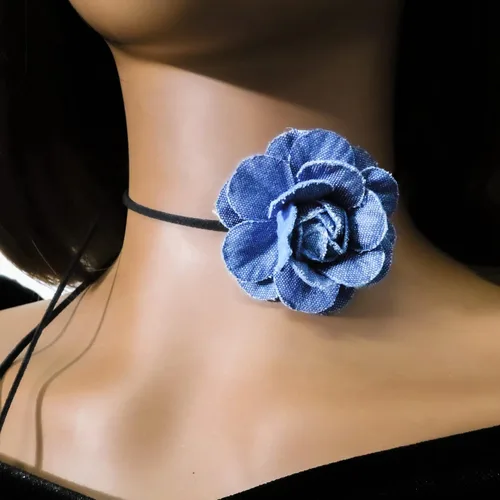 Vista 6 de Gargantilla negra con cordones de flores de camelia para mujer