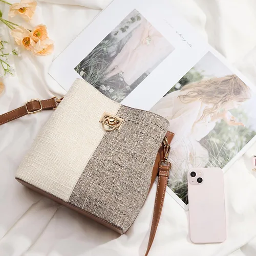 Vista 10 de KALIDI Bolsos cruzados para mujer de cuero vegano Bolso de hombro de moda con múltiples bolsillos Beige
