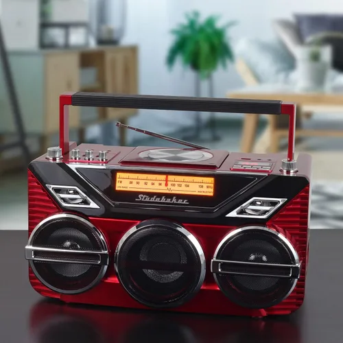 Vista 5 de Retro Studebaker Avanti Stereo Boombox con CD, radio estéreo FM, recepción y transmisión Bluetooth, espectáculo de luz LED y subwoofer de 15 W